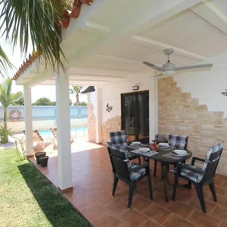 'iris', 500m To Beach, Private Pool, On-site-service, Dog Tatil Evi *