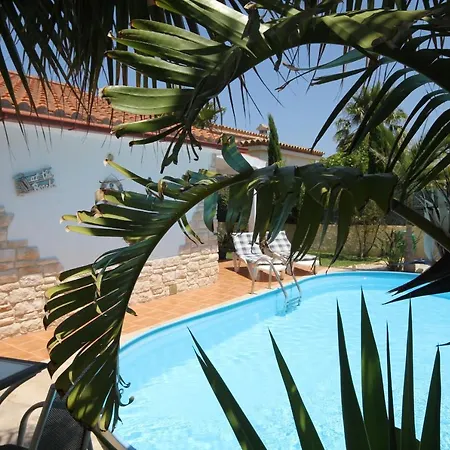 'iris', 500m To Beach, Private Pool, On-site-service, Dog * Riumar