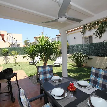 'iris', 500m To Beach, Private Pool, On-site-service, Dog Holiday home Riumar