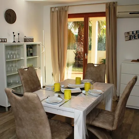 Holiday home 'iris', 500m To Beach, Private Pool, On-site-service, Dog Riumar