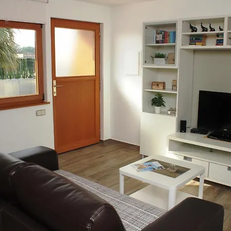 'iris', 500m To Beach, Private Pool, On-site-service, Dog
