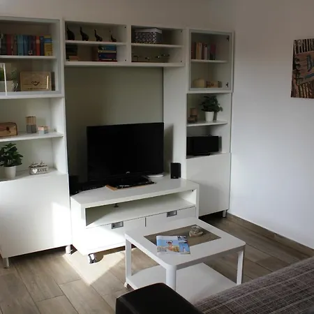 'iris', 500m To Beach, Private Pool, On-site-service, Dog Tatil Evi