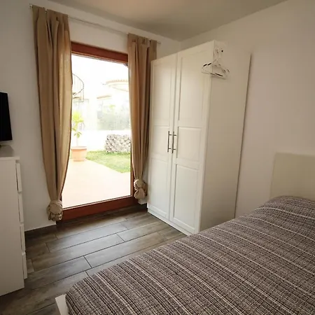 'iris', 500m To Beach, Private Pool, On-site-service, Dog